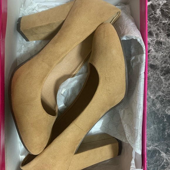 Chinese Laundry Size 8.5 cashew shade heels - Picture 2 of 5